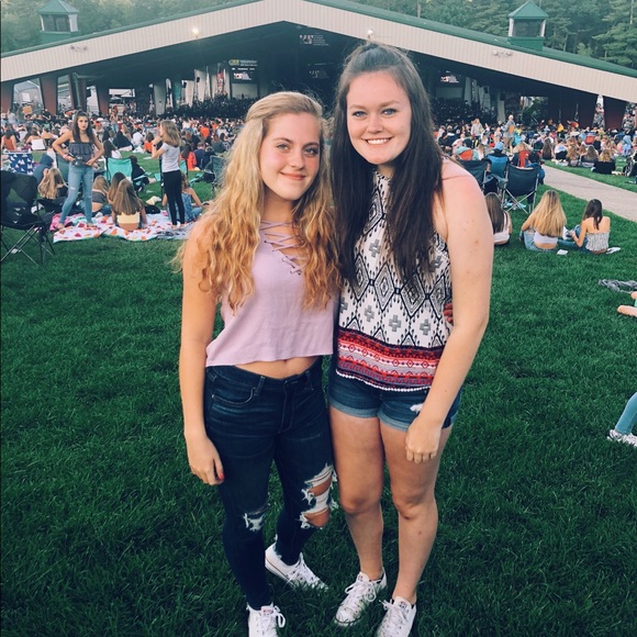 Meet your Posher, April - Picture 1 of 1